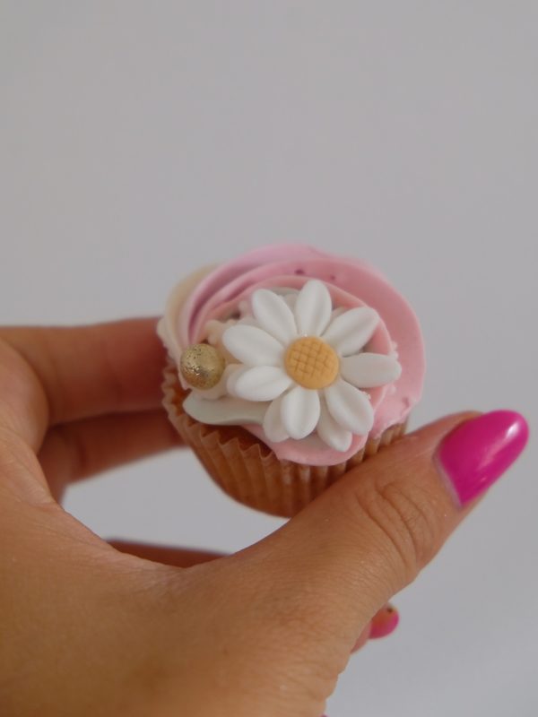 Cupcake rosa con margherita - Dolci di Brunina - Varese