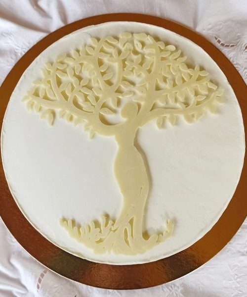 Torta decorata con albero della vita in cioccolato bianco @Scatti_gustosi