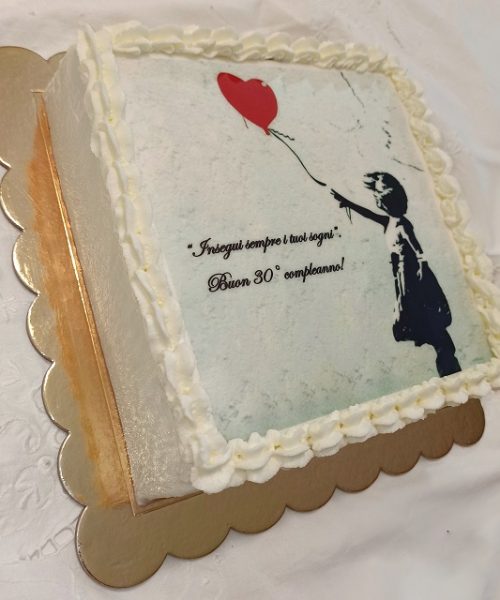 Torta decorata con ostia in pdz - Bambina con il palloncino Banksy @Scatti_gustosi