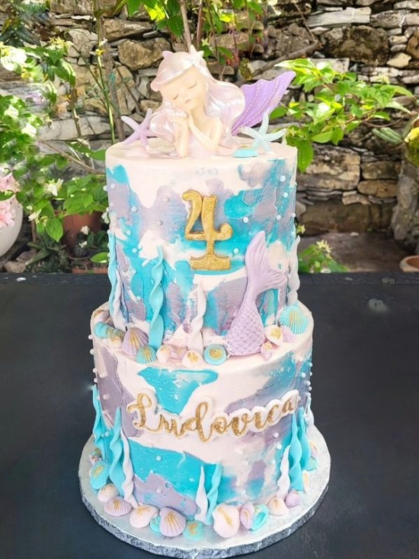Torta di compleanno a due piani, tema mare e sirene - Le dolcezze di Liz