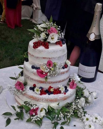 Torta per matrimonio - nude cake decorata fiori freschi @Scatti_Gustosi