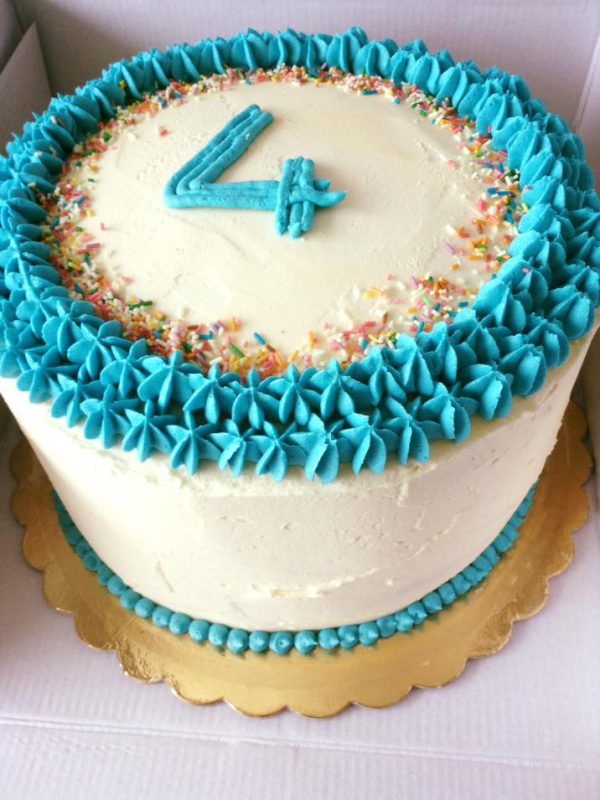 Vanilla cake with buttercream frosting 3