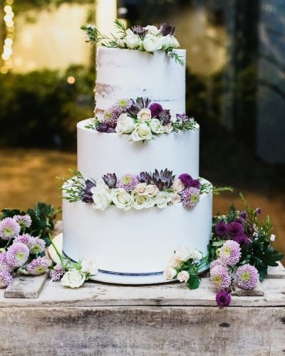 Delicious retro style wedding cake.